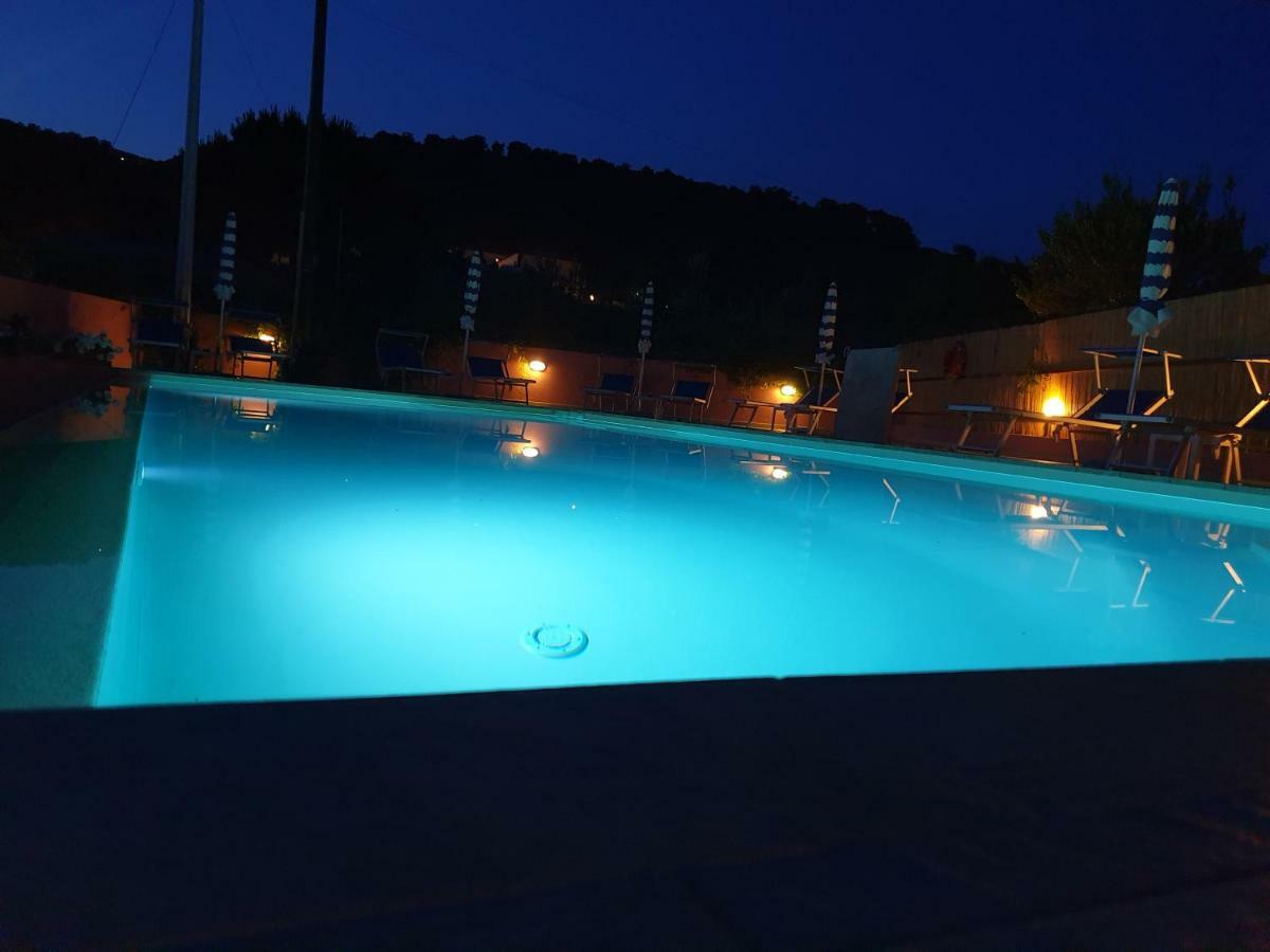 Elbaloves Appartaments Villa Capoliveri  Bagian luar foto